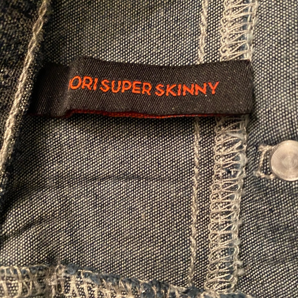 Metallic Guess Jeans - Picture 2 of 6